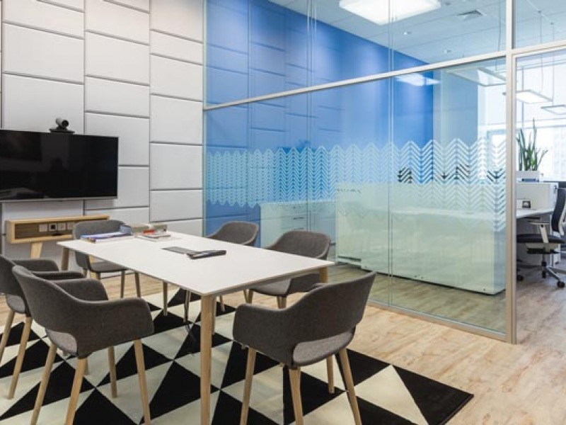 深圳龙岗办公室装修中为什么要使用条木地板？