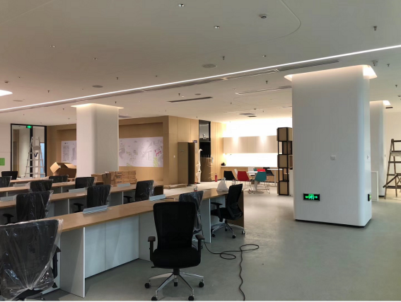 办公室装修施工时怎么剥开壁纸？